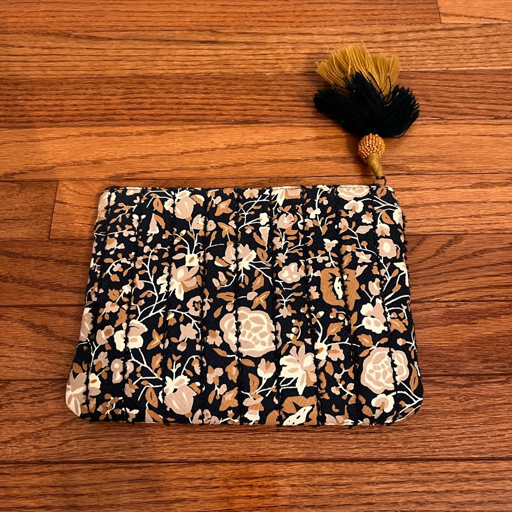 Universal Thread Pouch - Picture 2 of 3